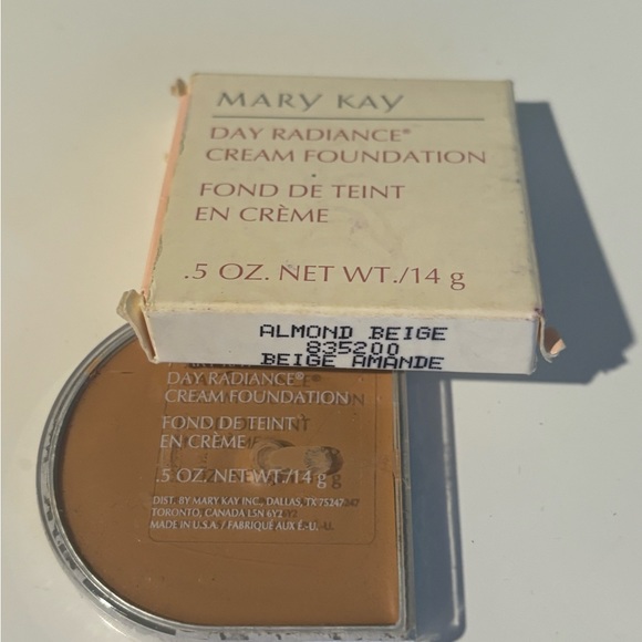 MARY KAY ALMOND BEIGE DAY RADIANCE CREAM FOUNDATION, NIB - Picture 2 of 2